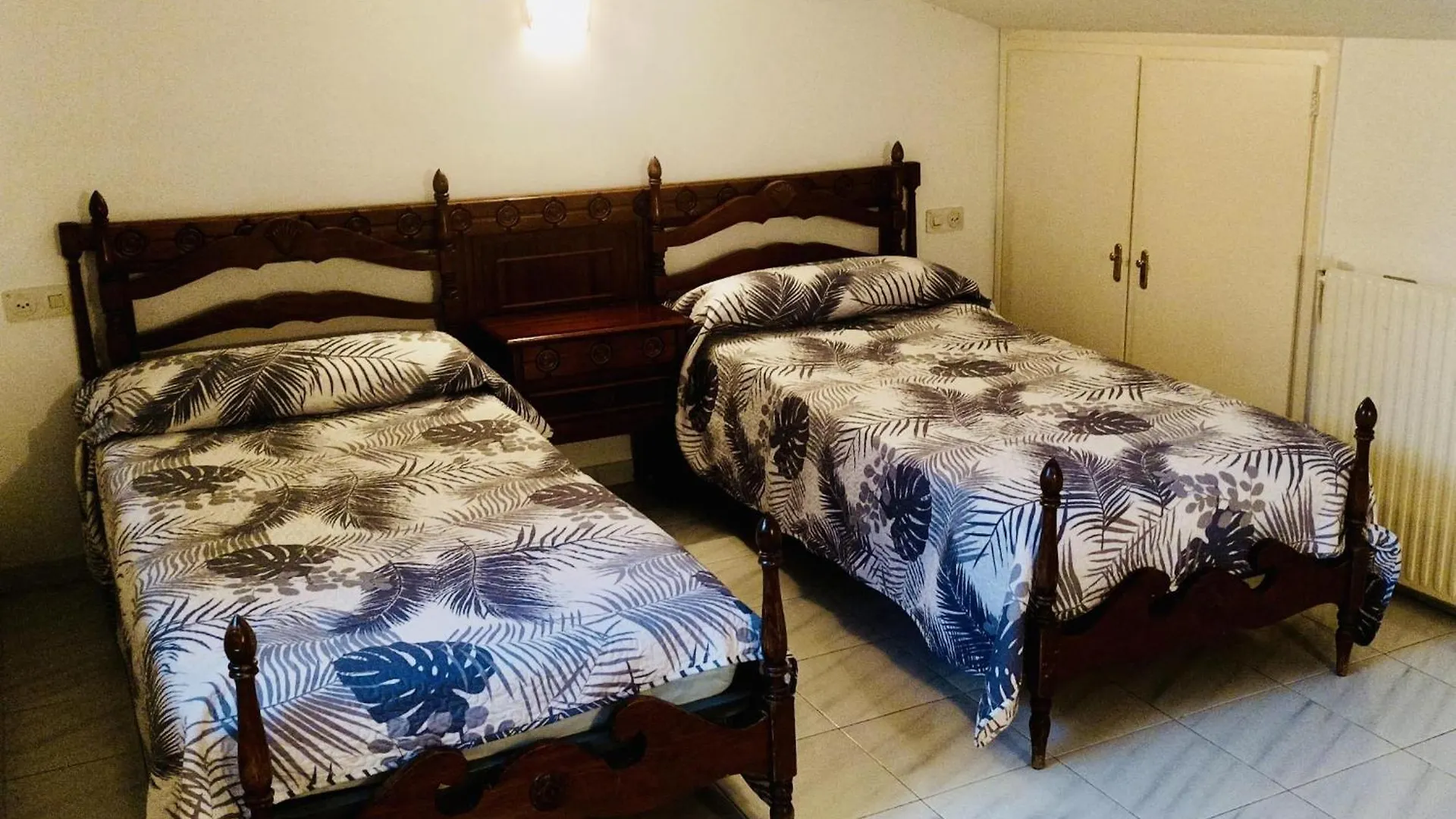 Pins Costabravasi 0*, Llagostera