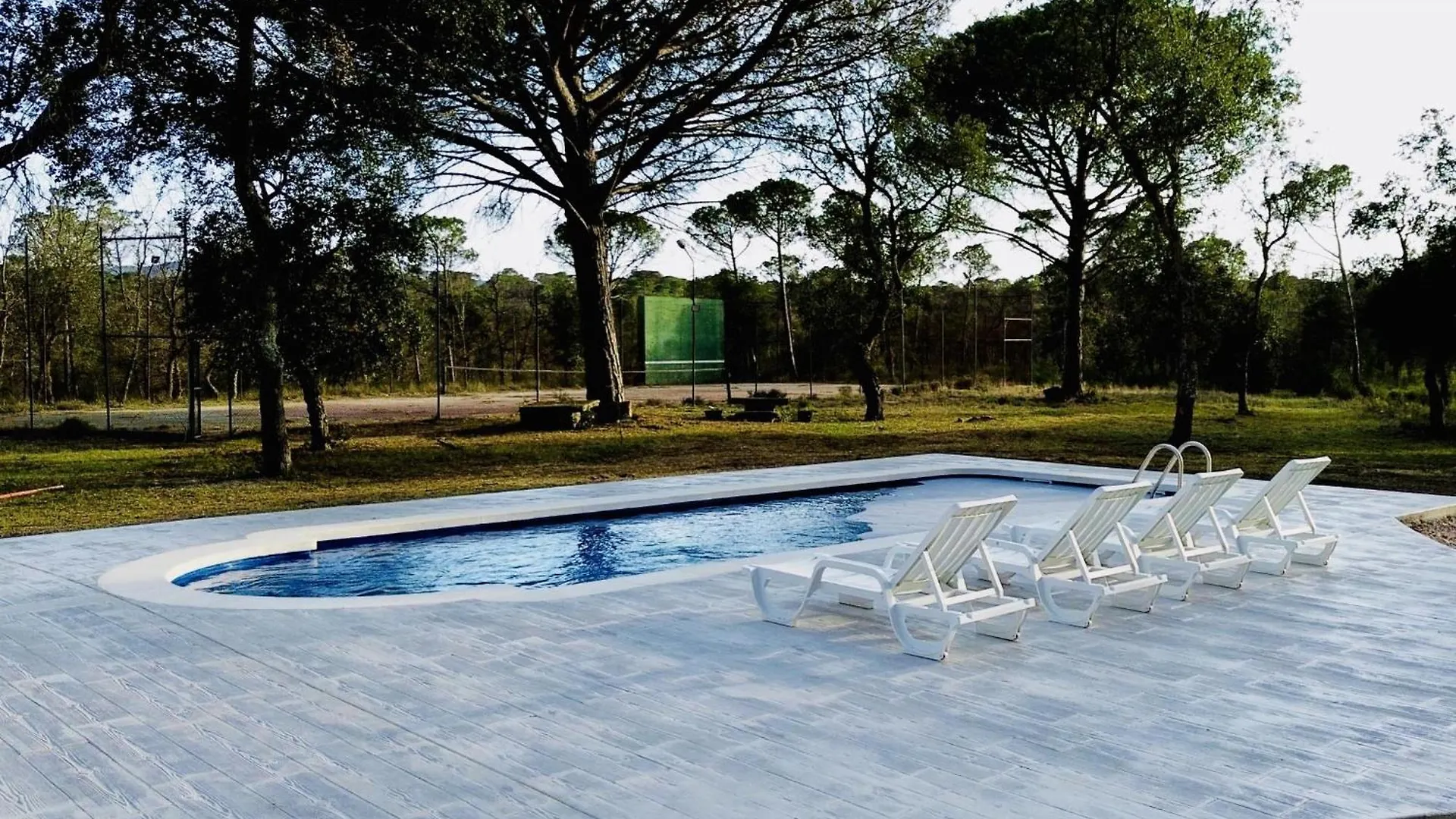 Pins Costabravasi Llagostera