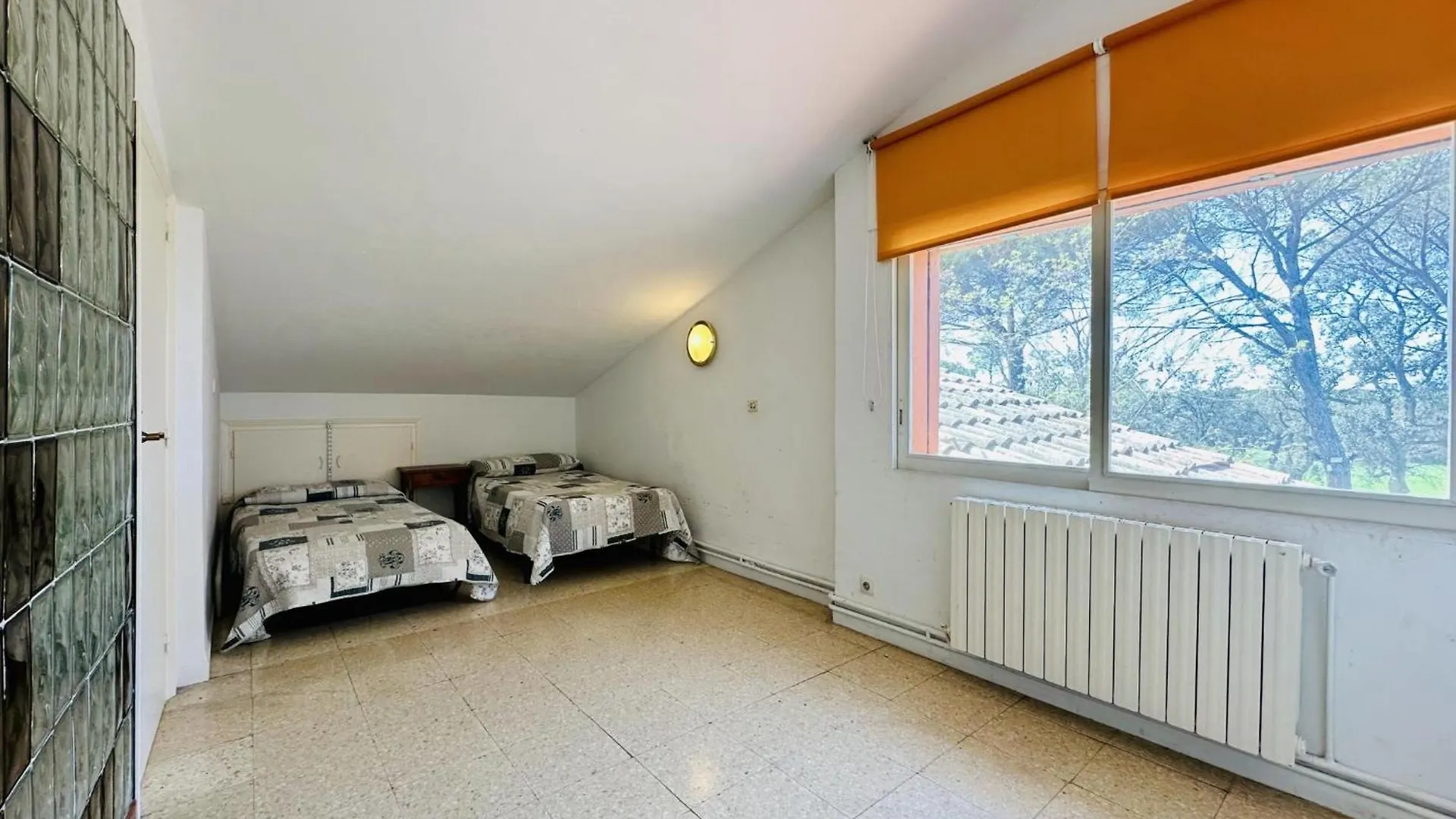 Pins Costabravasi 0*, Llagostera Spanien