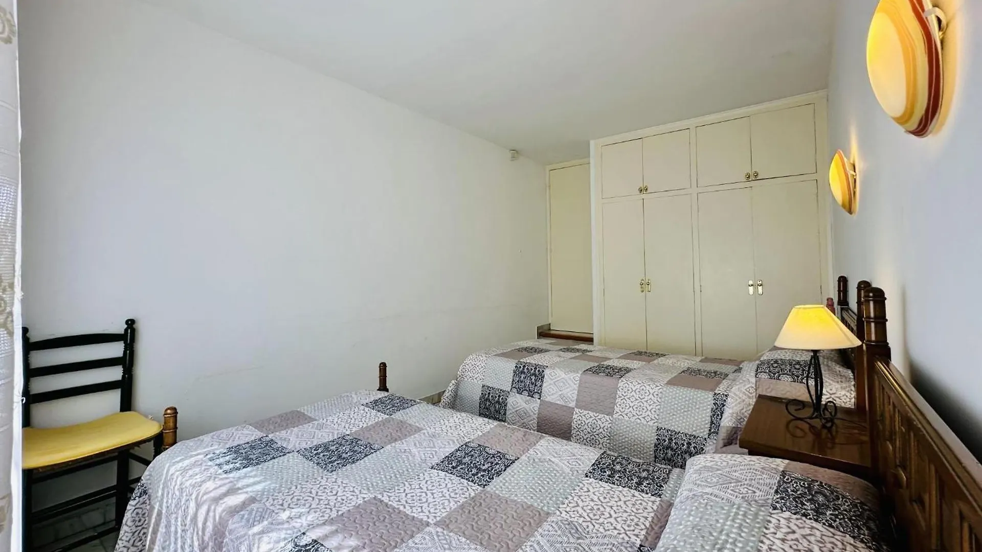 Pins Costabravasi Llagostera