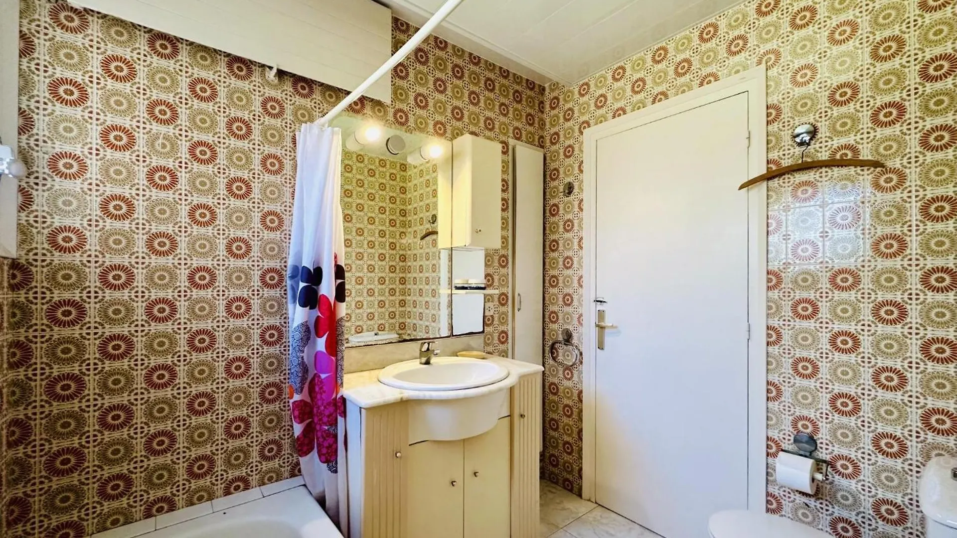 Pins Costabravasi 0*, Llagostera