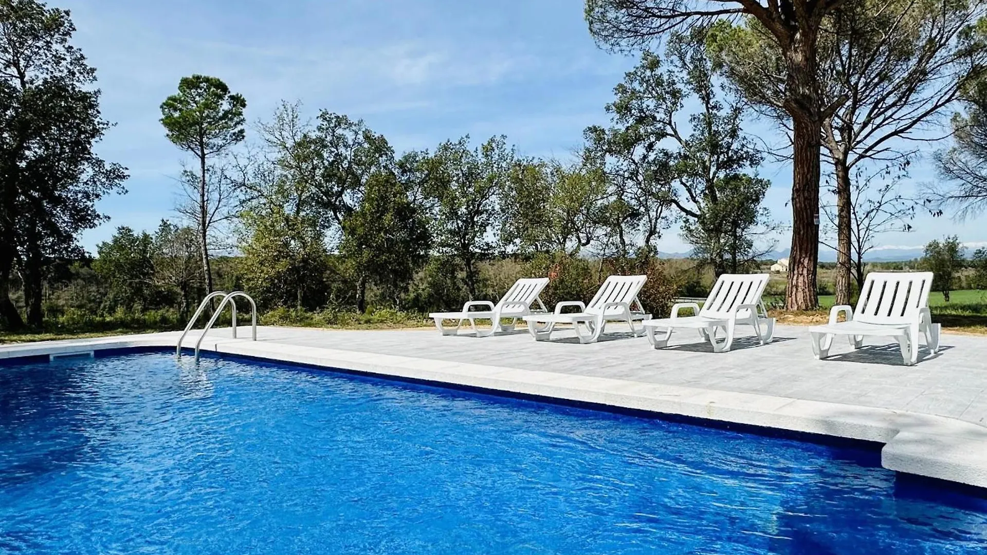 Pins Costabravasi 0*, Llagostera